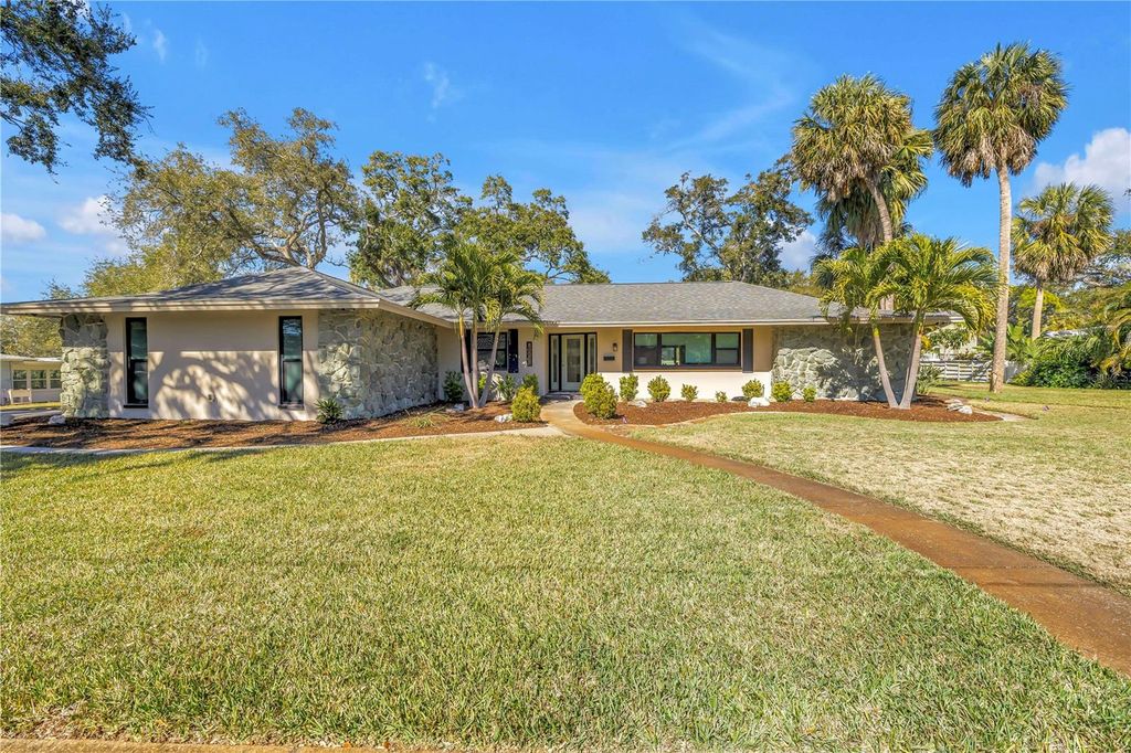 8261 28TH AVENUE N, St Petersburg, FL 33710