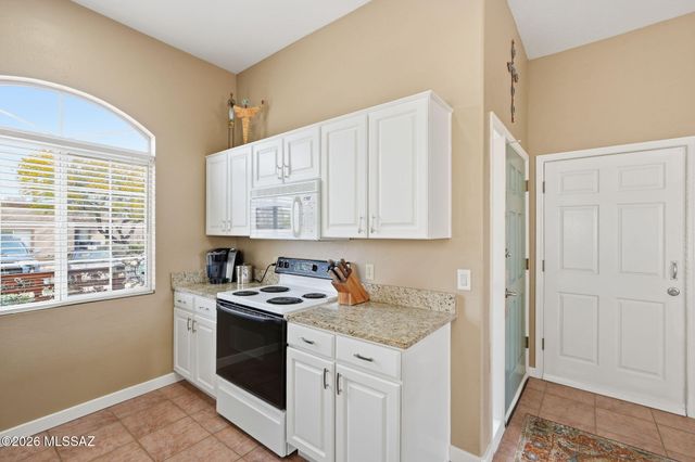 1940 W Demetrie Loop, Green Valley, AZ 85622