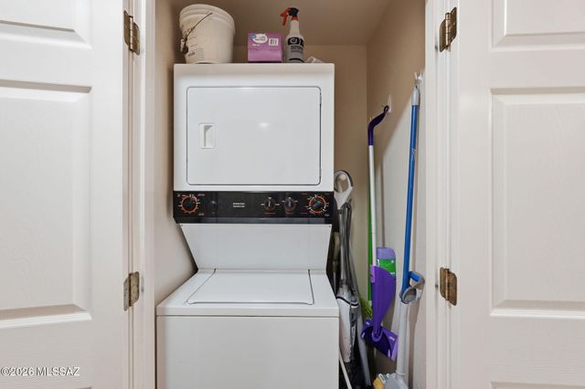 1940 W Demetrie Loop, Green Valley, AZ 85622