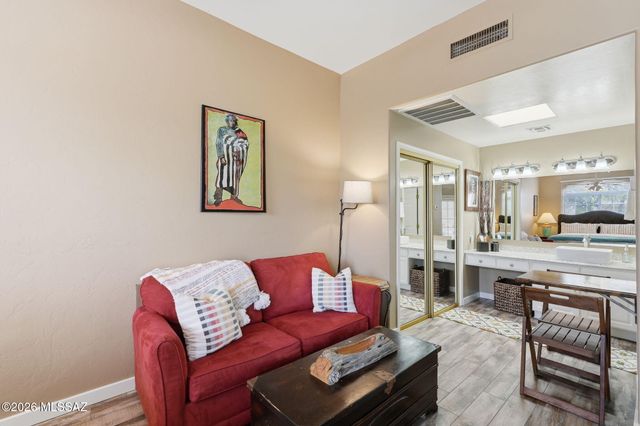 1940 W Demetrie Loop, Green Valley, AZ 85622