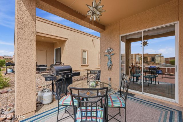 1940 W Demetrie Loop, Green Valley, AZ 85622