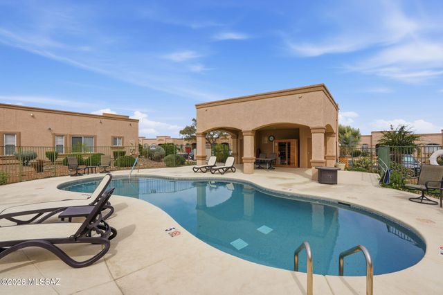 1940 W Demetrie Loop, Green Valley, AZ 85622