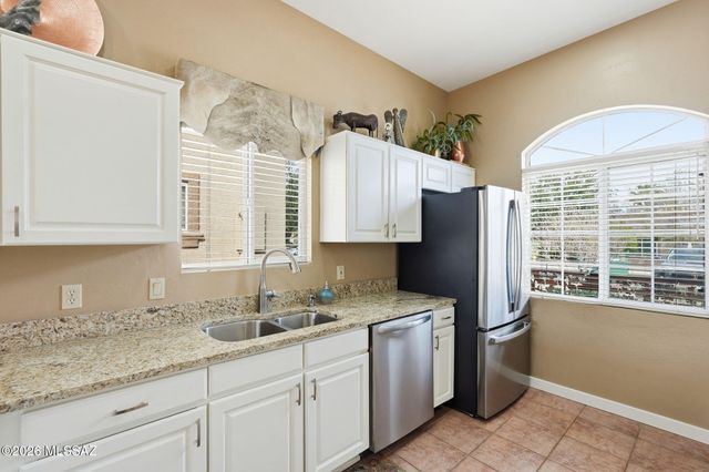 1940 W Demetrie Loop, Green Valley, AZ 85622