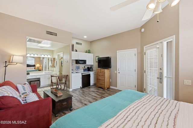 1940 W Demetrie Loop, Green Valley, AZ 85622