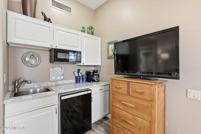 1940 W Demetrie Loop, Green Valley, AZ 85622