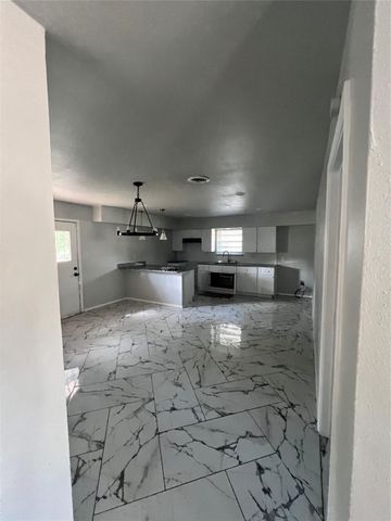 665 Cedarcliff Drive, Dallas, TX 75217