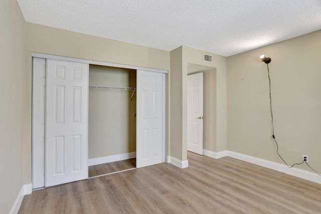 5314 NE 6TH Avenue F20, Oakland Park, FL 33334
