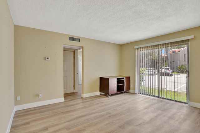5314 NE 6TH Avenue F20, Oakland Park, FL 33334