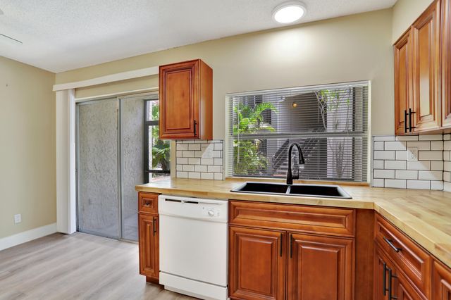 5314 NE 6TH Avenue F20, Oakland Park, FL 33334