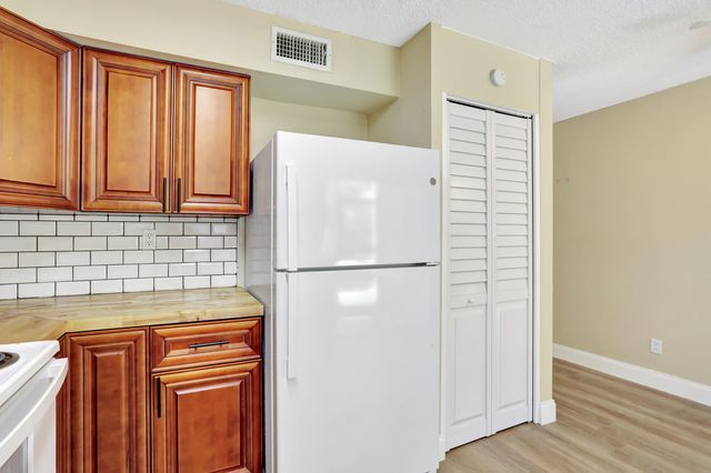 5314 NE 6TH Avenue F20, Oakland Park, FL 33334