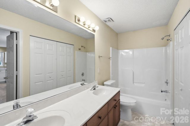 636 Emerald Cove Drive, Charlotte, NC 28262
