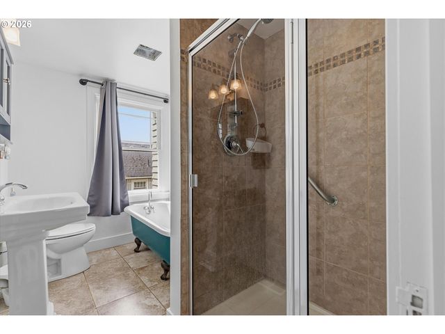1610 Ne 13TH St, Lincoln City, OR 97367