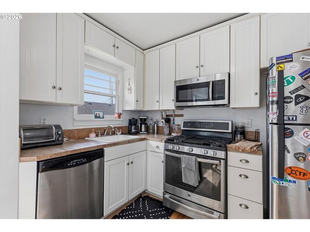 1610 Ne 13TH St, Lincoln City, OR 97367