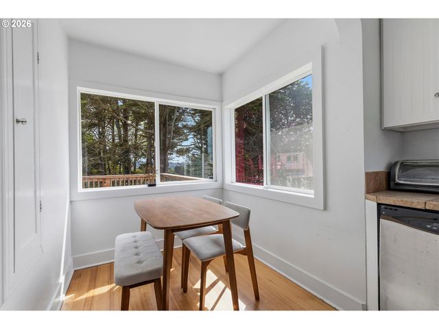 1610 Ne 13TH St, Lincoln City, OR 97367