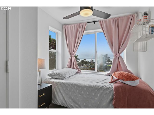 1610 Ne 13TH St, Lincoln City, OR 97367