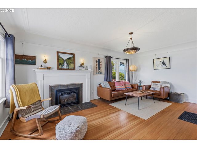 1610 Ne 13TH St, Lincoln City, OR 97367