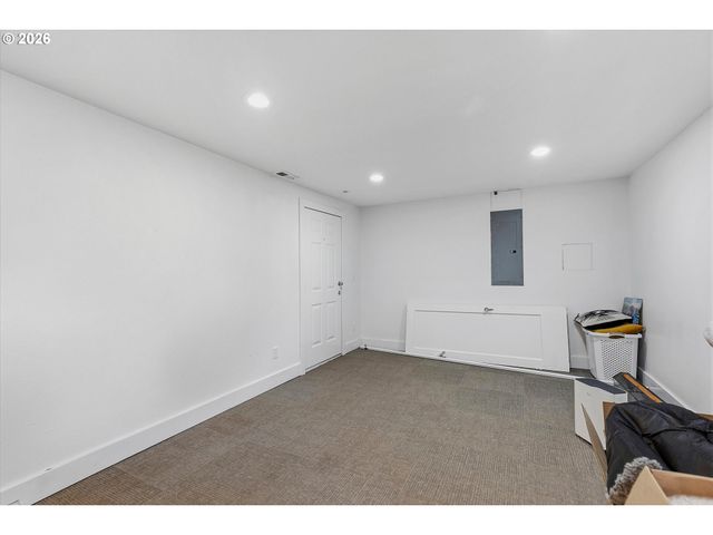 1610 Ne 13TH St, Lincoln City, OR 97367