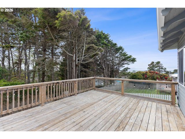 1610 Ne 13TH St, Lincoln City, OR 97367