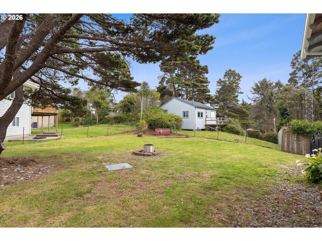 1610 Ne 13TH St, Lincoln City, OR 97367