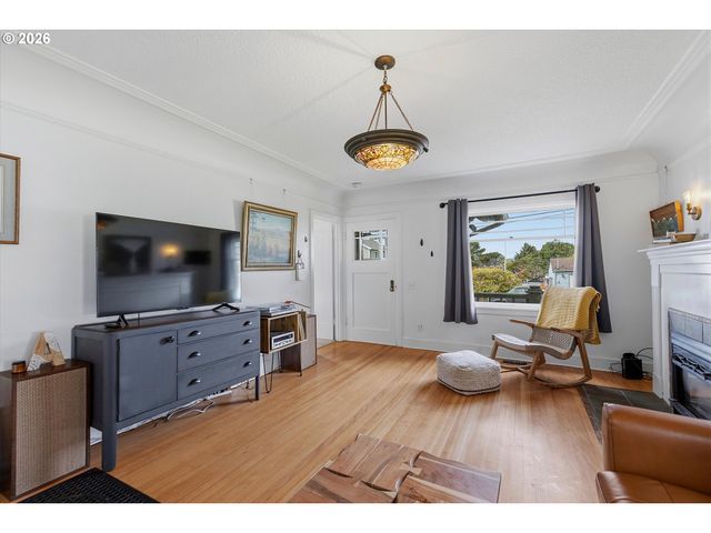 1610 Ne 13TH St, Lincoln City, OR 97367