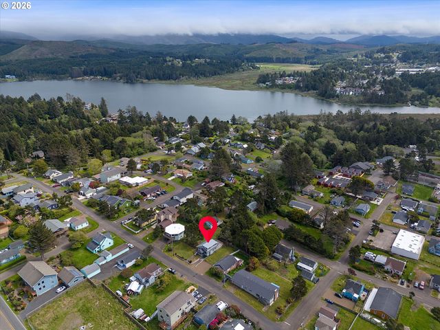 1610 Ne 13TH St, Lincoln City, OR 97367