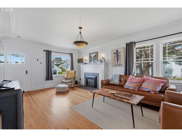 1610 Ne 13TH St, Lincoln City, OR 97367