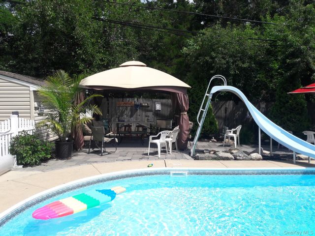 1 Autumn Drive, Hauppauge, NY 11788