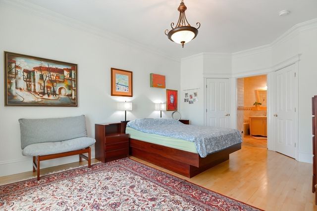 3 Forest St 3, Newton, MA 02461