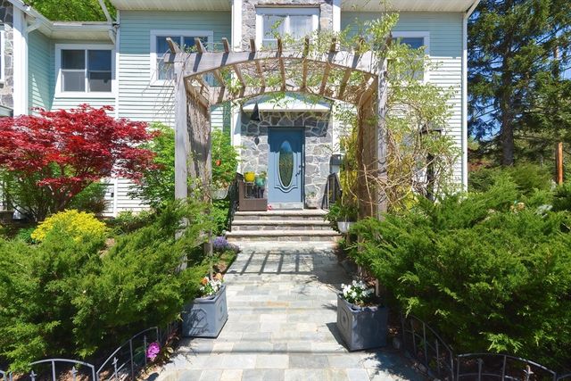 3 Forest St 3, Newton, MA 02461