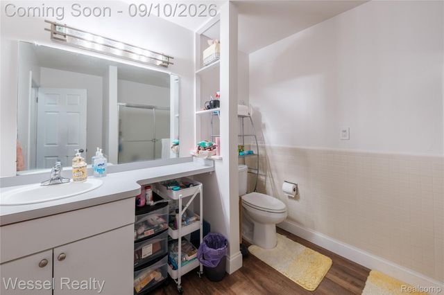 508 Fox Hills Drive N A7, Bloomfield Charter Township, MI 48304