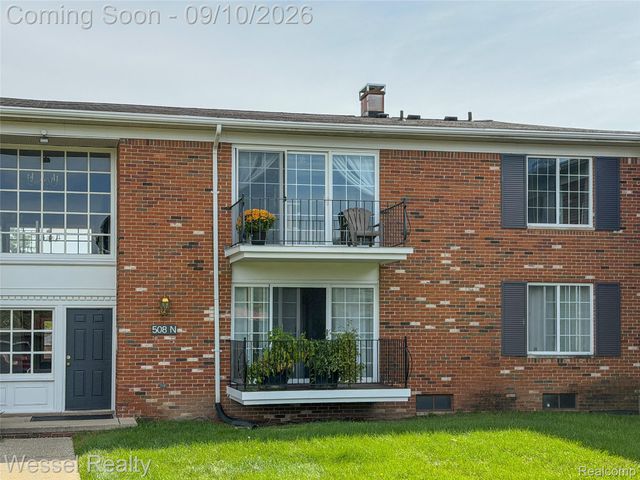 508 Fox Hills Drive N A7, Bloomfield Charter Township, MI 48304