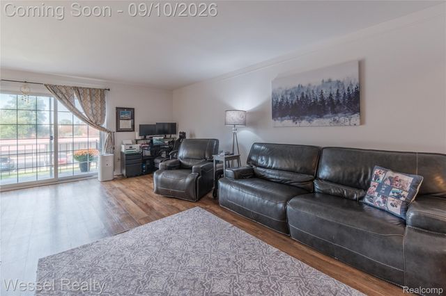 508 Fox Hills Drive N A7, Bloomfield Charter Township, MI 48304