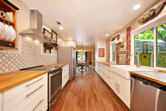 6200 Mahala Dr, Carmichael, CA 95608