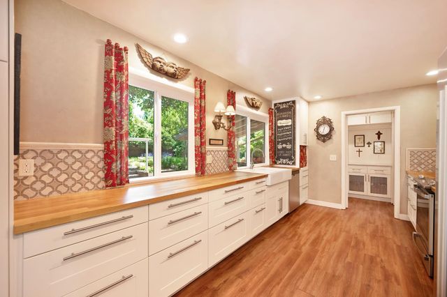 6200 Mahala Dr, Carmichael, CA 95608