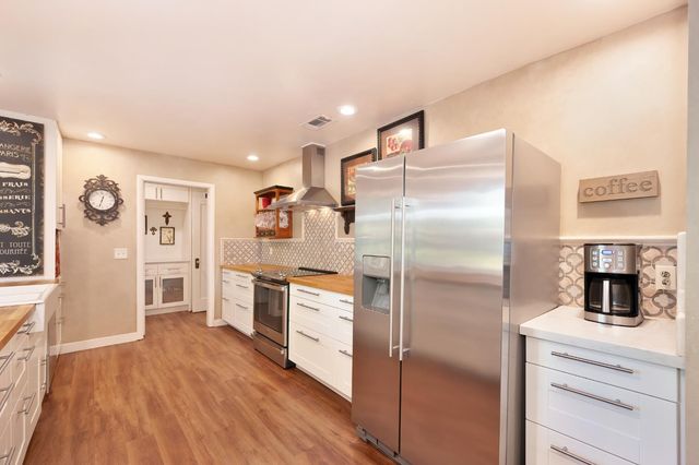 6200 Mahala Dr, Carmichael, CA 95608