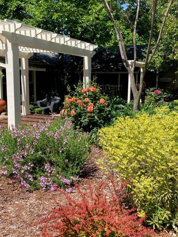 6200 Mahala Dr, Carmichael, CA 95608