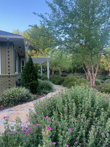 6200 Mahala Dr, Carmichael, CA 95608