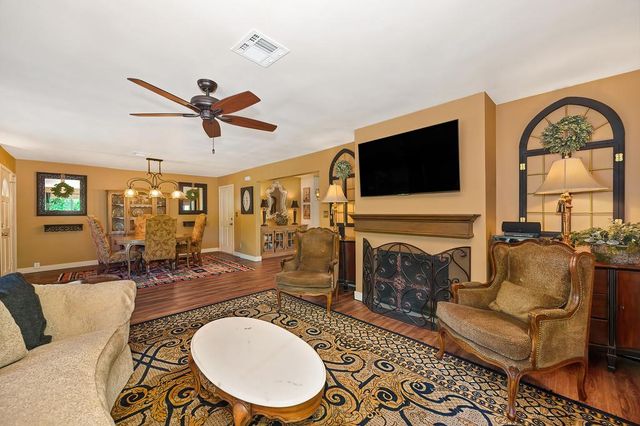 6200 Mahala Dr, Carmichael, CA 95608