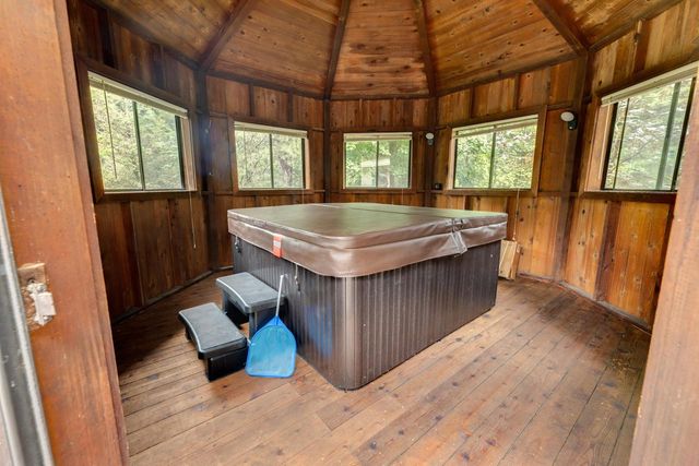 W264N6615 Hillview DRIVE, Lisbon, WI 53089