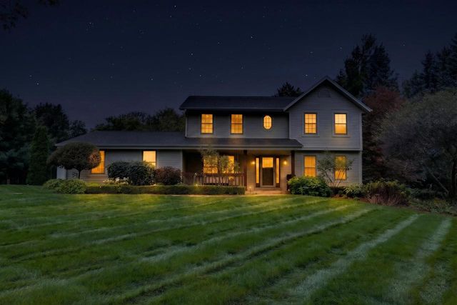 W264N6615 Hillview DRIVE, Lisbon, WI 53089