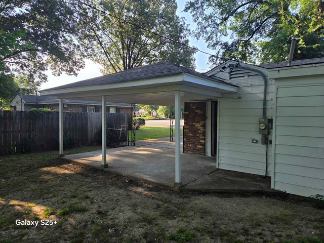 4928 WILLOW RD, Memphis, TN 38117