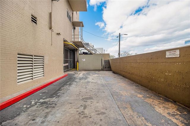 300 W Peachtree Street 21K, Atlanta, GA 30305