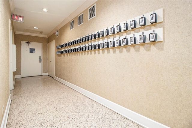 300 W Peachtree Street 21K, Atlanta, GA 30305