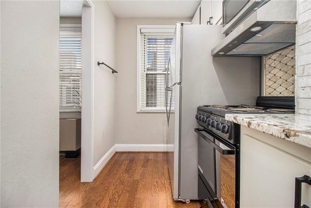 300 W Peachtree Street 21K, Atlanta, GA 30305