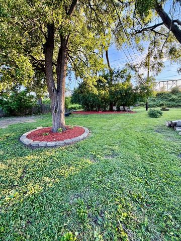 2842 Rhodes Avenue, Melrose Park, IL 60164