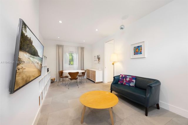 3655 Avocado Ave, Coconut Grove, FL 33133