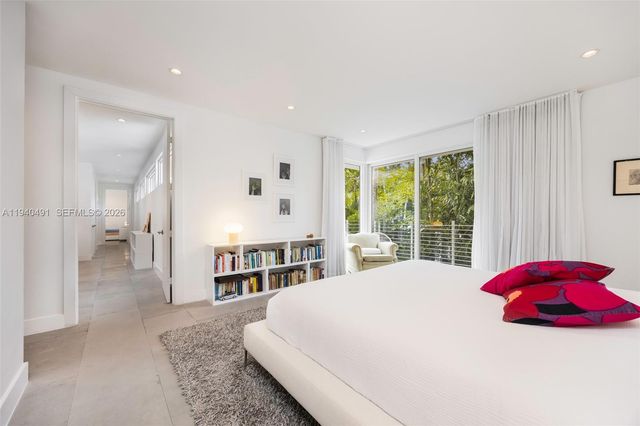 3655 Avocado Ave, Coconut Grove, FL 33133