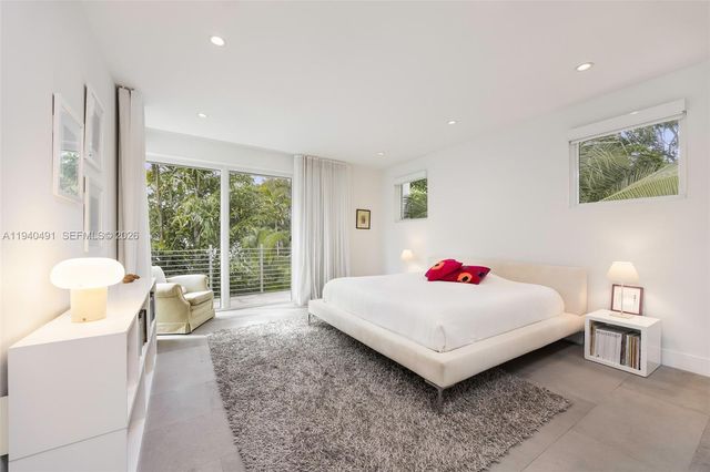 3655 Avocado Ave, Coconut Grove, FL 33133