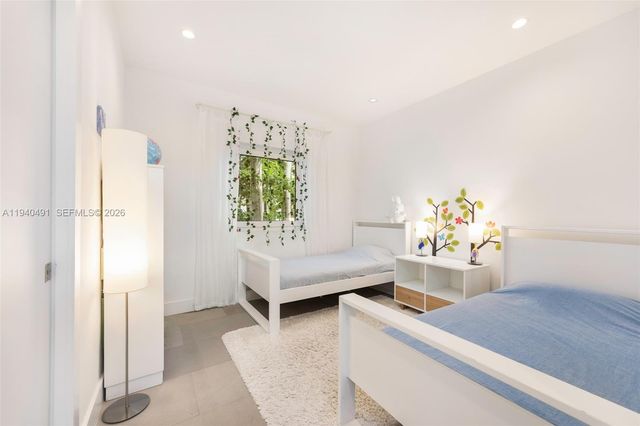 3655 Avocado Ave, Coconut Grove, FL 33133