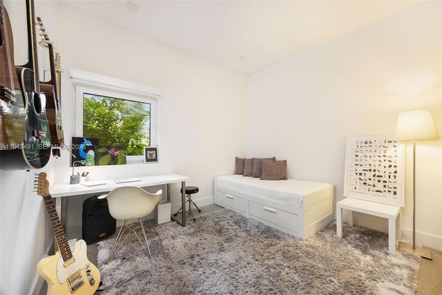 3655 Avocado Ave, Coconut Grove, FL 33133